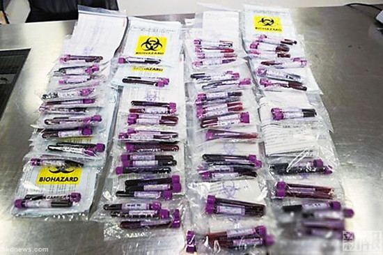 罗湖海关曾截获多个人体血液样本。图自香港《新报》