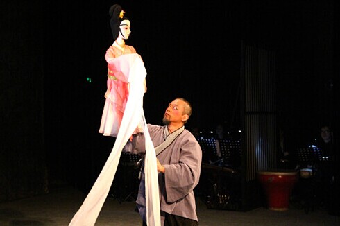 《倾国》首演 揭幕首届当代小剧场戏曲艺术节