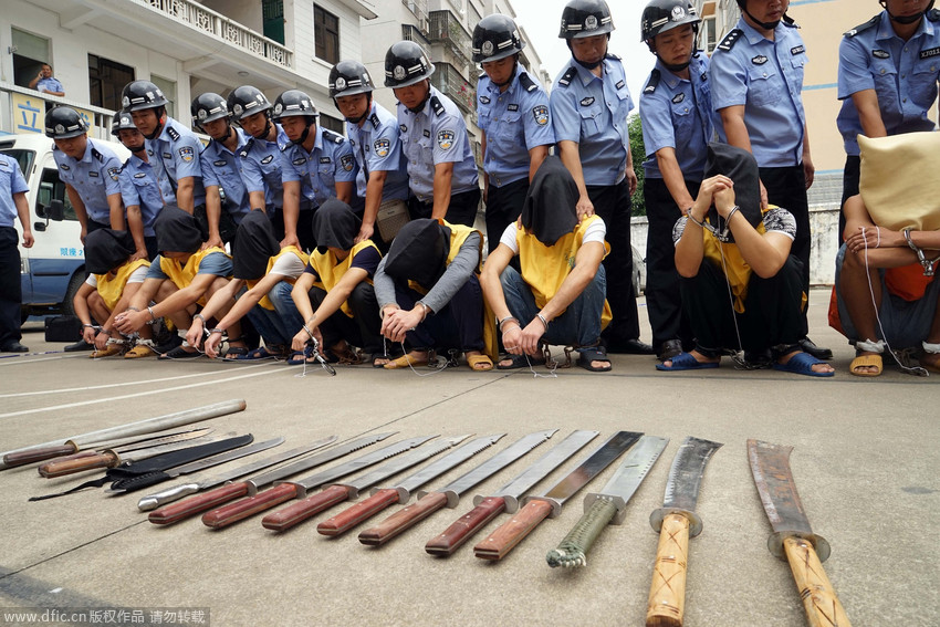 广西南宁:武鸣警方打掉一恶势力团伙 "7.27"血案嫌疑人落网(组图)