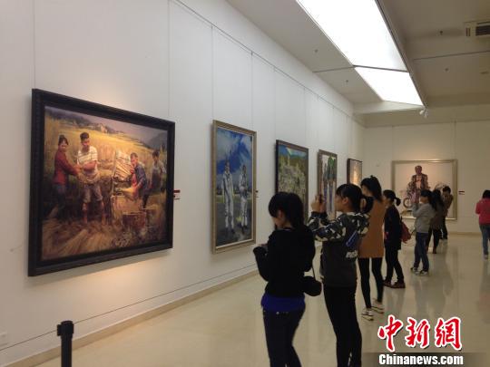 塑造中国新形象美术展:引导美术家关注普通人(组图)