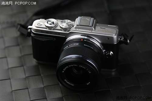 奥林巴斯E-PL7搭配M.ZUIKO DIGITAL 25mm F1.8镜头
