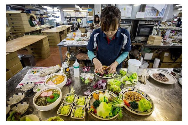 以假乱真!探访日本的'食物模型'工厂!