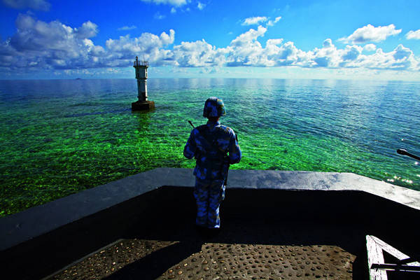 资料图:在南沙群岛永暑礁上的守礁战士.