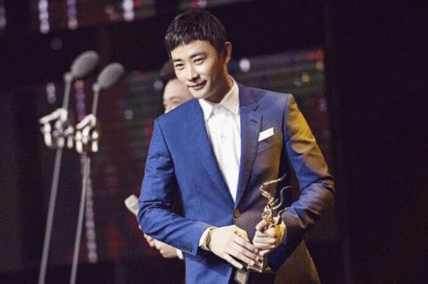 罗晋亮相2014中国大视节 获最受欢迎男演员奖