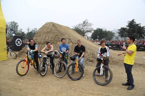荣耀手环大玩跨界,FISE国际极限运动会