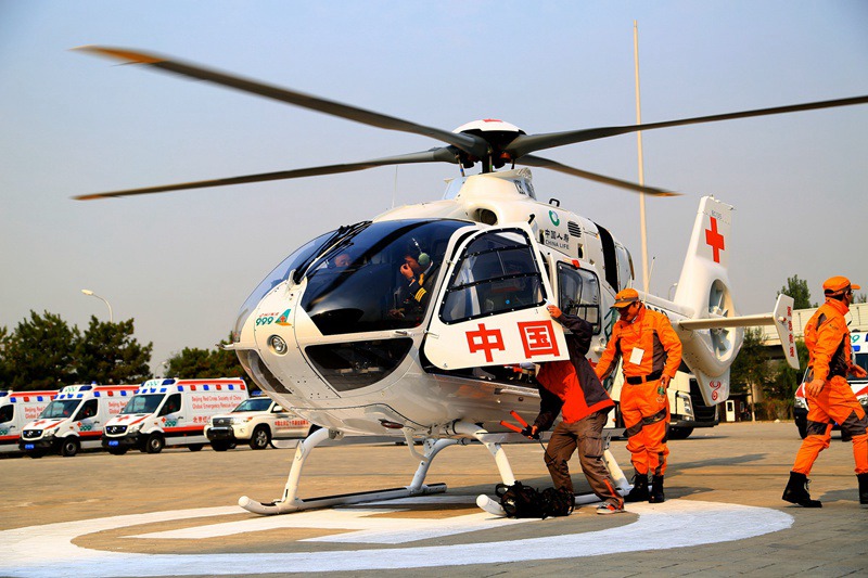 中国首架专业航空医疗救援直升机正式投入使用(组图) - 2014年最新新闻事件