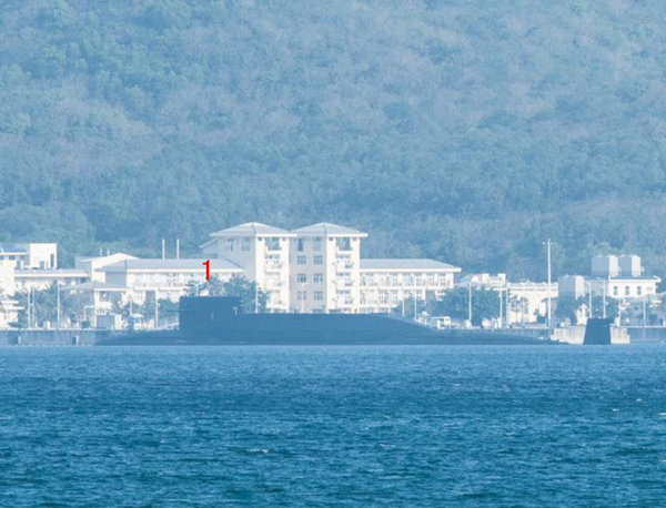 资料图:网友拍摄到的三亚亚龙湾海军基地.