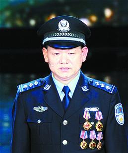 搜狐资讯   图为:专案组执行指挥长肖传家   图为:统筹组组长李仁喜