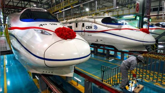 中国高铁企业频频在世界高铁市场中标或者达成意向，不仅亚洲的新加坡、马来西亚、泰国，非洲的尼日利亚、南非，甚至连美国都考虑引入中国高铁。