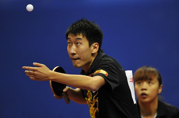 图文:全国乒乓球锦标赛 刘燚发球