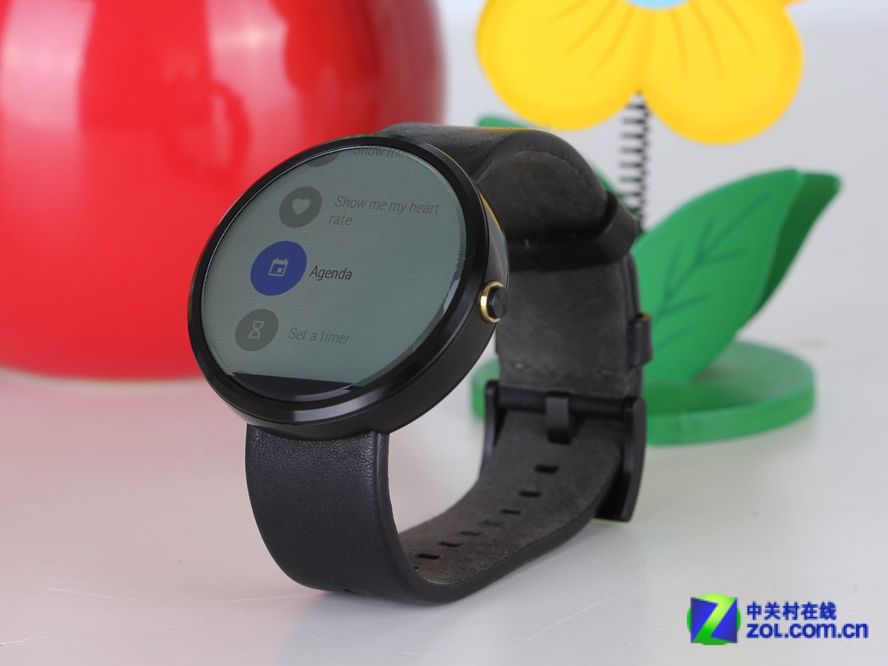 支持创建自定义时钟界面 Moto360获升级