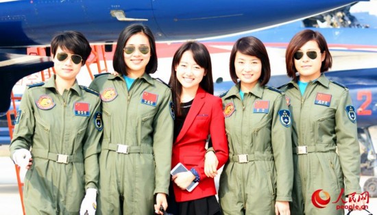 人民网珠海11月12日电2014年11月11日，广东珠海，迎来中国空军成立65周年纪念日，第十届中国航展开幕日。