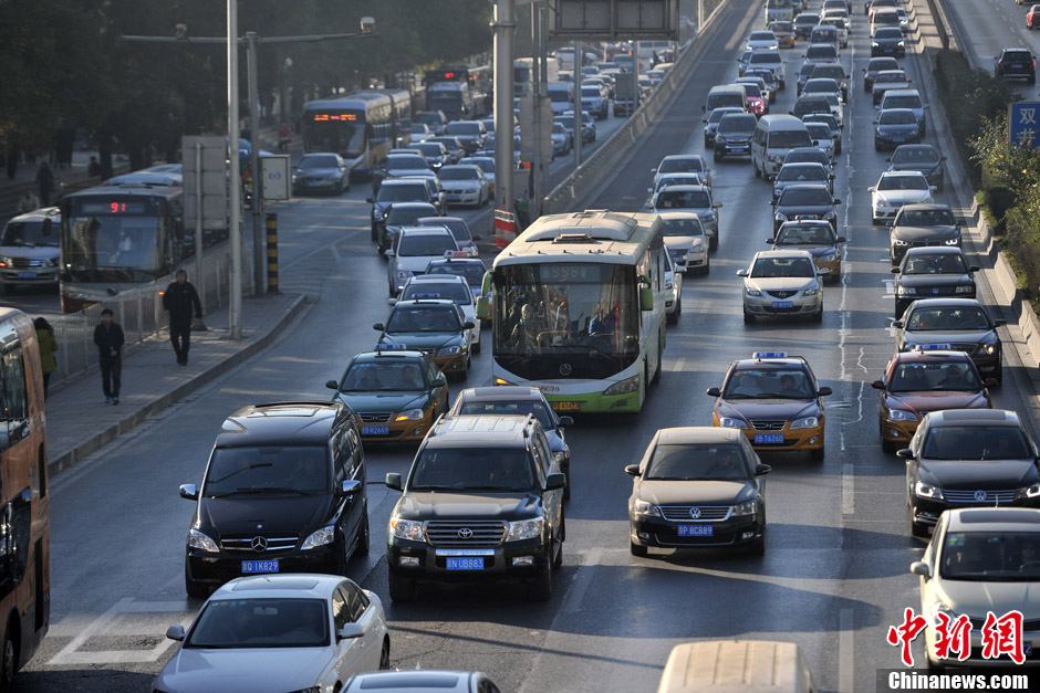 apec假期结束尾号限行恢复 北京早高峰道路拥堵(组图)