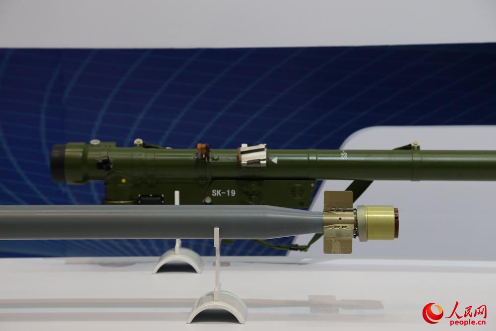 高清国产qw系列便携式导弹可拦截低空入侵巡航导弹组图