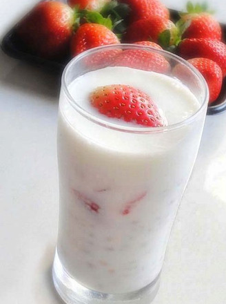 草莓加酸奶,营养又健康