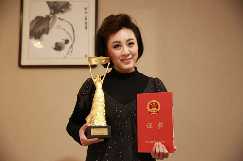 青年歌唱家曲丹荣膺第二届中国歌剧节表演奖