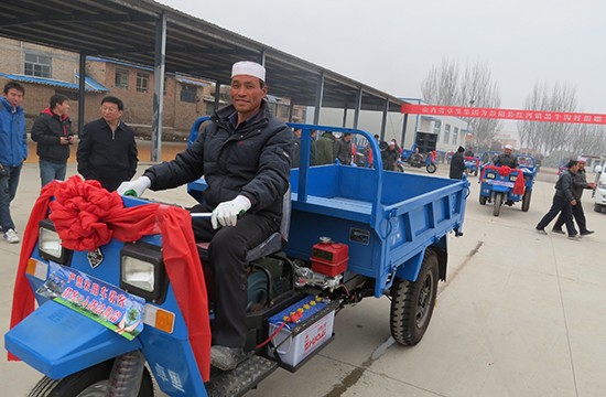 山西卓里集团向宁夏贫困村捐赠一批农用车(图)