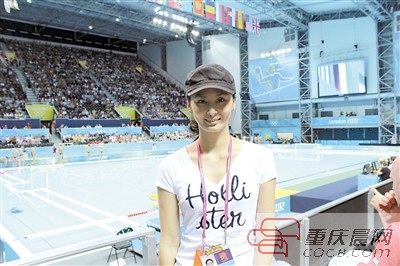 重庆美女裁判成了美国大学的红人