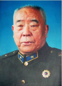 原文配图：中国人民解放军空军原副司令员王定烈。