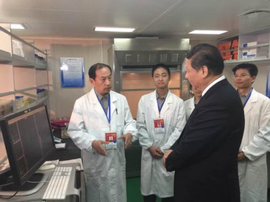 听说一个研究员来自厦门的海洋所，习大大说，我过去经常去。（看来，大大关心科考可是有年头了。）