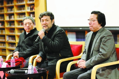 高广健、陈维亚、孙桂元（左起）介绍《丝路长城》的创作情况。王小京摄