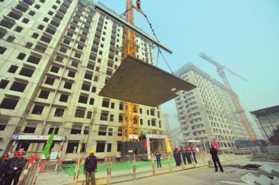 北京马驹桥拼装公租房封顶 明年10月入住