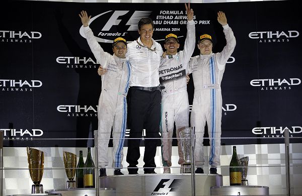 图文：F1阿布扎比站 领奖台庆祝
