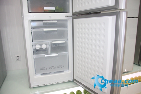 西门子KK28F46S0W冰箱冷冻室