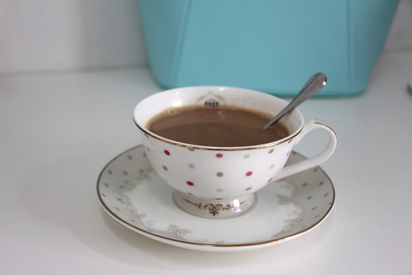一杯港式奶茶,一份点心,享受下午茶