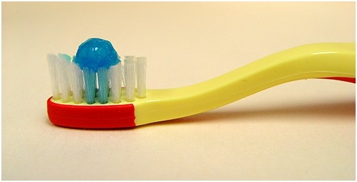 孩子刷牙是否可以使用含氟牙膏_益养一生