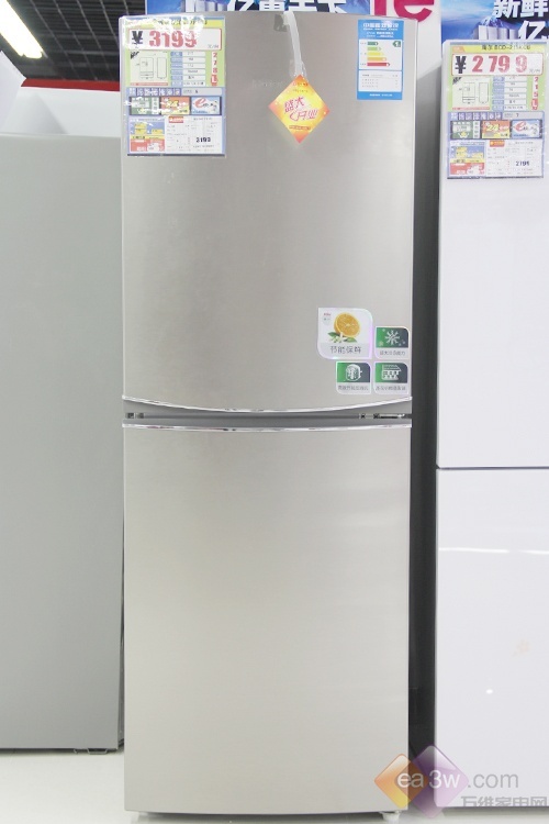 这款海尔两门冰箱的面板采用VCM钢板、不含重金属，环保无污染，防腐，使用寿命长。