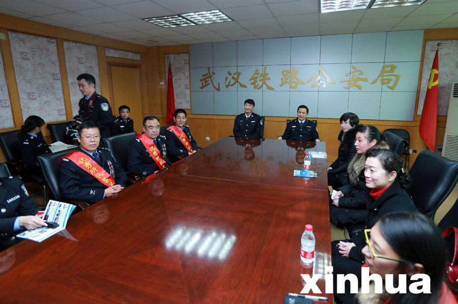 武汉铁路公安局局长李冬生表示,本次报告会宣传学习广大基层干部