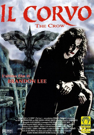 新版《乌鸦》按照1994年康复莱坞电影《乌鸦》翻拍,由美国帝门电影