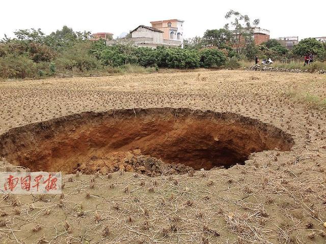 广西一村庄接连发生多次地陷 村民担忧安全