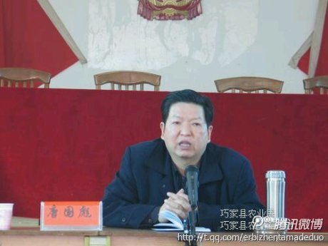 图片来源网络010日上午,多名农民工前往云南巧家县委讨薪,在与副县长