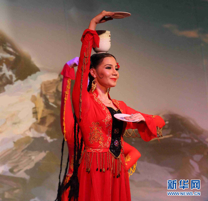 【组图】中国新疆艺术团首次走进苏里南 《中国好舞蹈》冠军助阵