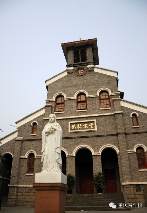 它见证了重庆几十年的风风雨雨,在经历一波三折后终于在江北中央公园"