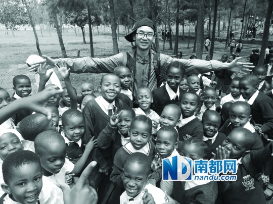Zaki用近5周的时间在坦桑尼亚一所公立小学支教。