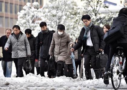 日本北部持续大雪天气 降雪造成至少3人死亡(