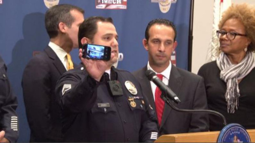 【图】洛杉矶警察将启用随身摄像机 望提高执法透明度