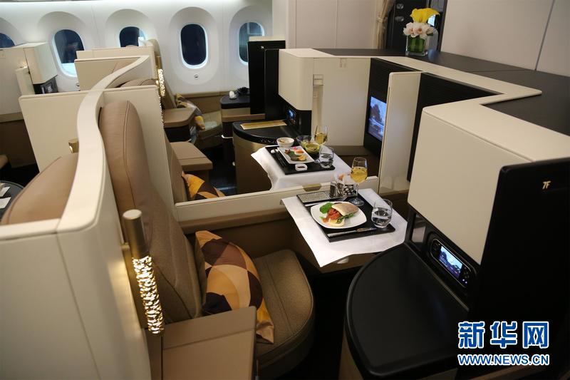 阿航接收的首架空客A380新华网记者 安江