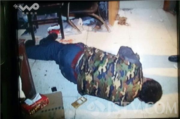 哥哥酒后上门殴打80岁父亲 遭弟弟教训满嘴是
