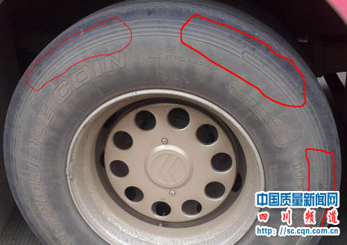 成都市石羊客运站运客汽车违规使用翻新轮胎