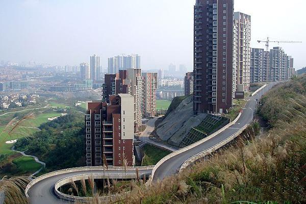 仿似盗梦空间场景,魔幻与错综复杂般的重庆