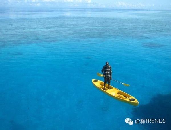 睡在印度洋里奔巴岛海上漂浮旅馆