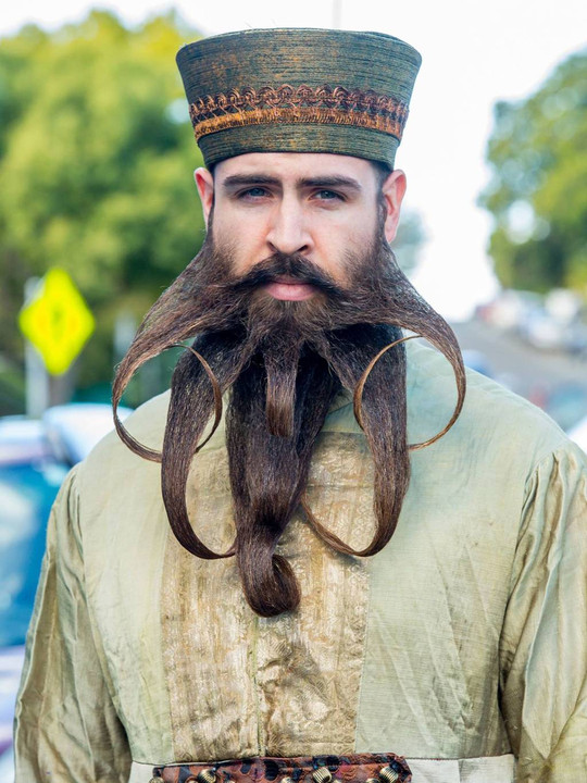 webb,来自美国圣弗朗西斯科,最喜欢的就是给自己留了16年的长胡子做