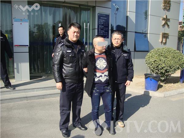处理交通违法 在逃人员被抓(组图)