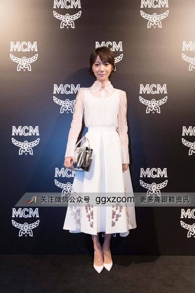 2014年王珞丹出演了许多影片:《后会无期》中眼神忧郁的钓鱼小姐