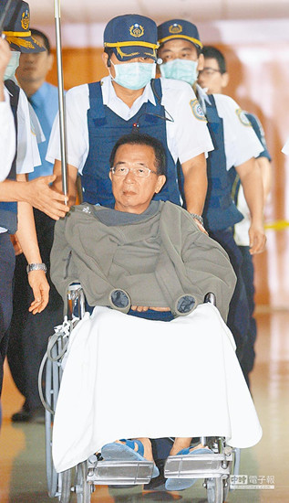 陈水扁此前曾多次戒护就医。《中国时报》