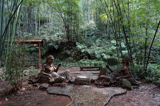 魏晋时期,有七位贤人常聚在竹林中畅饮,人称"竹林七贤".